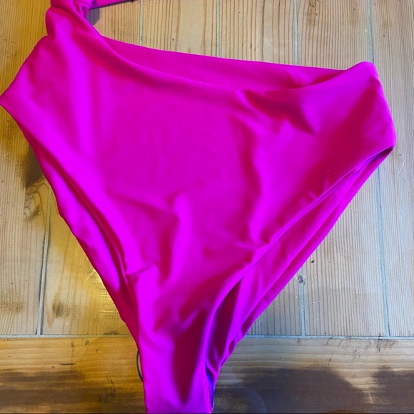 NWOT Lulus Sun Bound Fuchsia Cutout One-Shoulder One-Piece Swimsuit - Picture 4 of 12